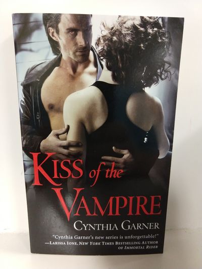 Image for Kiss of the Vampire (Warriors of the Rift)